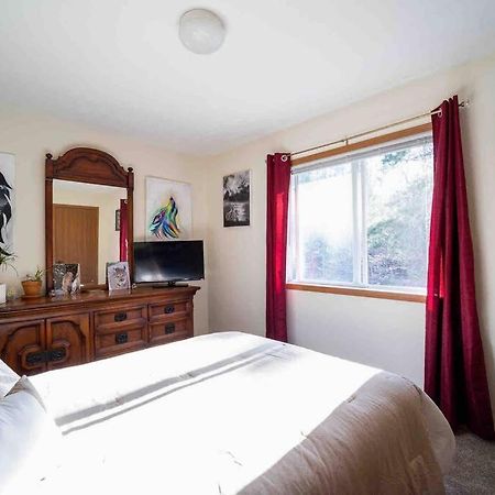 Quiet Artsy 2 Bedroom Condo W/ Indoor Fireplace Traverse City Exterior photo