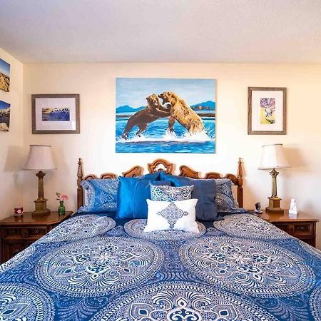 Quiet Artsy 2 Bedroom Condo W/ Indoor Fireplace Traverse City Exterior photo