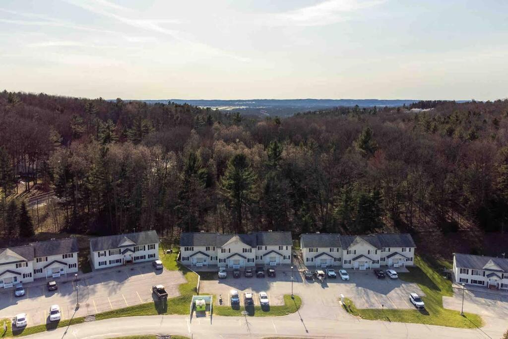 Quiet Artsy 2 Bedroom Condo W/ Indoor Fireplace Traverse City Exterior photo
