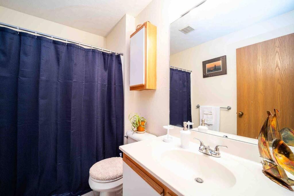 Quiet Artsy 2 Bedroom Condo W/ Indoor Fireplace Traverse City Exterior photo