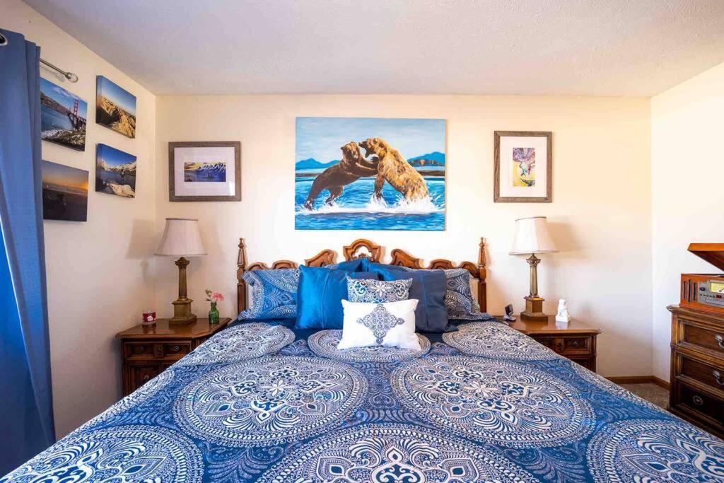 Quiet Artsy 2 Bedroom Condo W/ Indoor Fireplace Traverse City Exterior photo