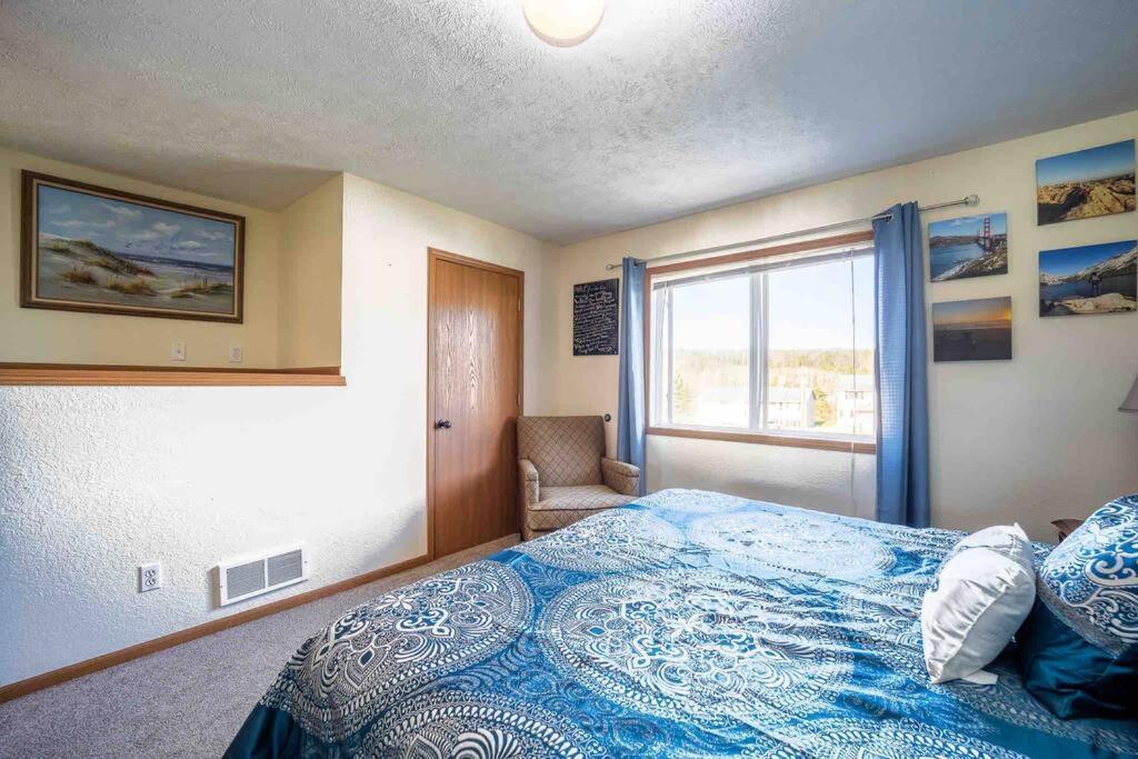 Quiet Artsy 2 Bedroom Condo W/ Indoor Fireplace Traverse City Exterior photo